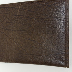 Cartera vegana Dolmar de California, estilo retro de vinilo de los años 50. Genuina cartera retro marrón, muy bonita, plegable vintage, tamaño grande, 5" x 4".
