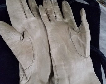 Lovely Antique Grey Leather Ladies Gloves Sz 7.5 marked
