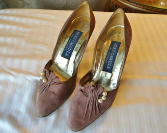 Vintage SUEDE in Pink  Women's  Shoes Size 7 Italian Shoes  RENE CAOVILLA Italy Genuine Pearls