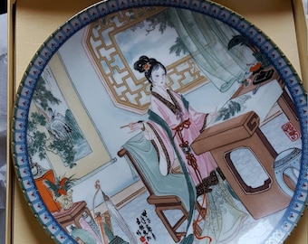 A beautiful Geisha Chinese plate Imperial Jingdezhen Hsi Chun  original package Excellent condition Brafford Exchange Collection