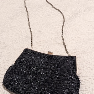 Antike Glasperlen-Clutch mit langer Schulterkette Bewundernswert schön