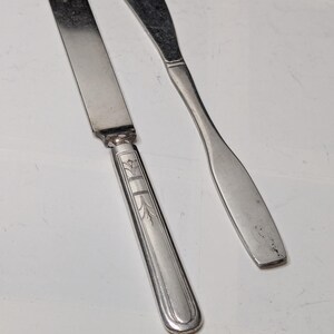 ZWEI Buttermesser, eines ist Tudor und das andere ist nicht markiert und echte antike seltene und beeindruckende