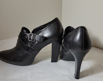 Vera Wang Vintage Boots ankle Black size 8 and 4" heel