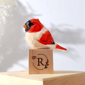 Personalized handmade wooden bird statue, chubby Robin statue, hand-carved wooden bird, gift for bird lovers, rustic wooden bird decorations