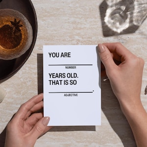 Tarjeta de felicitación moderna y divertida (para rellenar), personalizable, interior en blanco, papelería hecha a mano, opción con purpurina, para aniversario o simplemente porque sí.