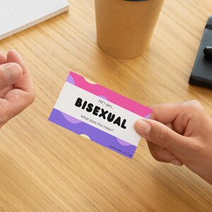 LGBTQ-infokaarten: gelamineerde, holografische opties | Toegankelijkheid | Communicatiehulpmiddel | Aanpasbaar met kaarthouder | Sleutelkoord-add-on
