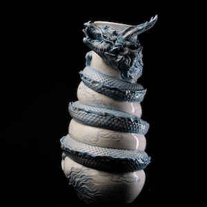 Dragon Wrapped Vase – 3D Printed Resin Statue | Hand-Painted Chinese Dragon Vase | Unique Mythical Home Decor | Sculptural Art Vase