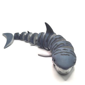 Moving Tiger Shark – 3D Printed Poseable Shark Toy, Hand-Painted Ocean Decor