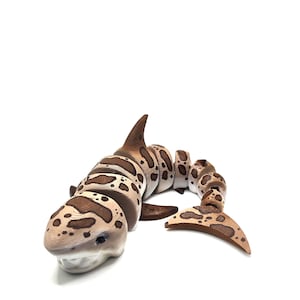 Moving Leopard Shark – 3D Printed Poseable Shark Toy, Hand-Painted Ocean Decor