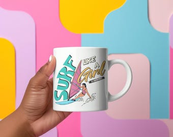 Taza de cerámica blanca "Surfea como una chica" - Taza retro de aventura de windsurf