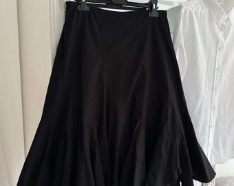 Falda acampanada negra con volantes vintage Y2K, estilo gótico bohemio midi de los años 2000