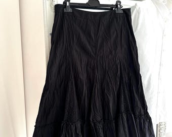 Vintage Y2K zwarte rok met ruches en kanten rand, gotische bohostijl uit de jaren 2000