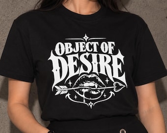 Camiseta Objeto de Deseo - Prenda de estilo Femme Fatale y Gótico / Regalo para ella