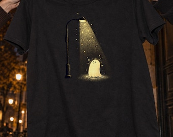 Camiseta Fantasma Brillante Bajo la Farola – Camiseta con Gráfico Nocturno y Fantasía