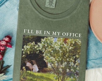 Camiseta estilo cottagecore, estampado vintage de rosas en un jardín, camiseta para amantes de los libros y la vida tranquila.