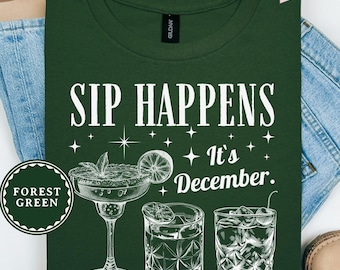Camiseta navideña "Sip Happens" - Camiseta divertida para fiestas de diciembre - Regalo con humor festivo
