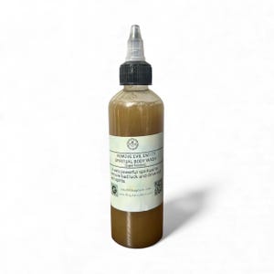 Puede incluir: Una botella transparente con tapa negra y etiqueta blanca. La etiqueta dice "REMOVE EVIL ENTITY SPIRITUAL BODY WASH (Expel hoodoo)". La botella contiene un líquido marrón. El texto de la etiqueta dice "A very powerful spiritual to remove bad luck and drive out evil spirits."