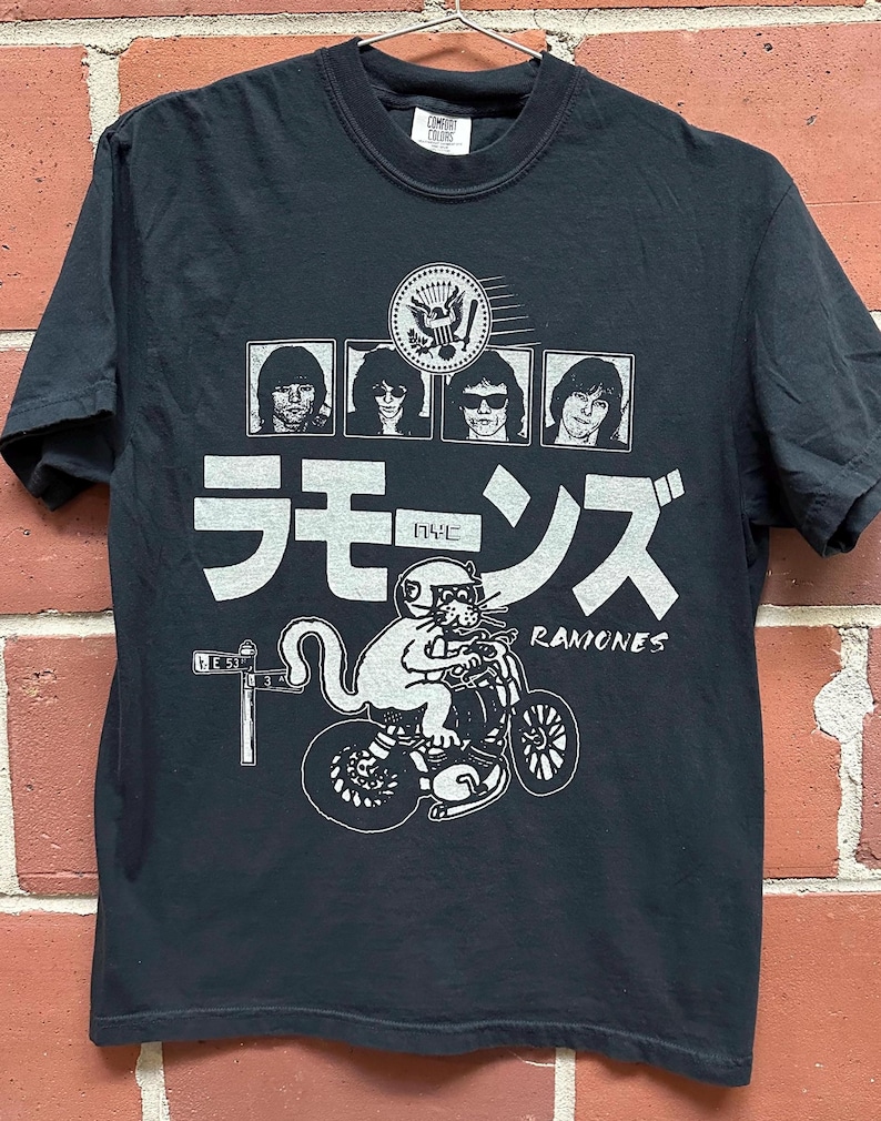 Ramønes fan art T-shirt image 1