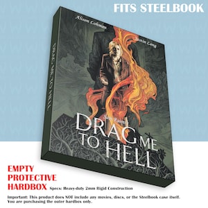 Può includere: Scatola protettiva per Steelbook con il titolo del film "Drag Me to Hell". L'artwork mostra una persona circondata dalle fiamme. Il testo "FITS STEELBOOK" è in alto.