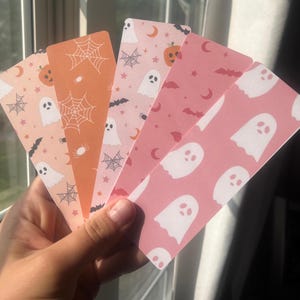 Set mit 5 pastellfarbenen Halloween-Lesezeichen | Doppelseitig | Laminierter Karton | Perfekt für Buchliebhaber