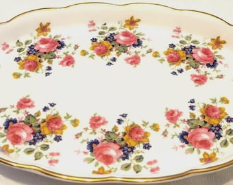 Ovale schotel met vergulde geschulpte rozen Fine Bone China Engeland