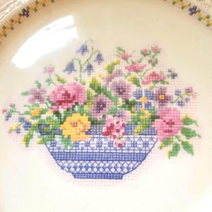 Piatto da portata per torta dorato con decorazione "Ago da ricamo antico inglese" / H & K Staffordshire Inghilterra