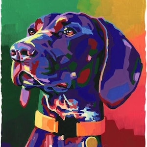 Puede incluir: Una pintura colorida de un Braco Alemán de Pelo Corto con un collar naranja brillante. El pelaje del perro es negro y blanco con un patrón moteado. El fondo es una mezcla vibrante de verde, amarillo, rojo y morado.