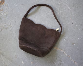 vintage 1940s purse / 40s brown suede handbag / 1940s scallop purse / 1940s brown suede leather bag / 40s femme fatal purse