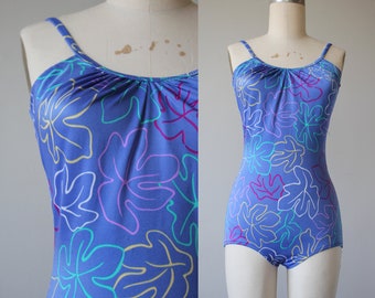 vintage 1980s bathing suit / 80s periwinkle swimsuit / 80s one piece swim suit / leaf print bathing suit / tropical squiggle print / sm med