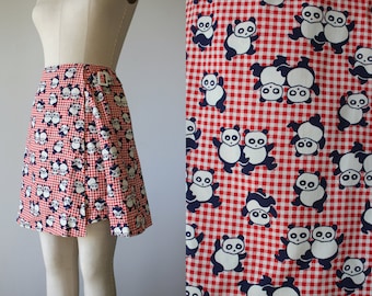 vintage 1960s skort / 60s red gingham panda skort / 60s novelty print scooter skirt / 60s mod skort / 26inch waist