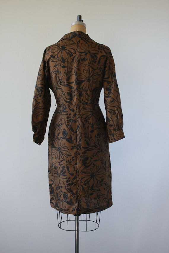 1950s vintage dress / 50s brown black floral prin… - image 4