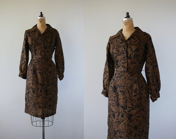 1950s vintage dress / 50s brown black floral prin… - image 1