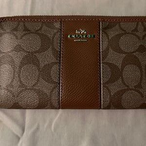 新品 Vintage Coach RoundZip Wallet Brown Coach Signature Zip Around Wallet in Brown Canvas Leather