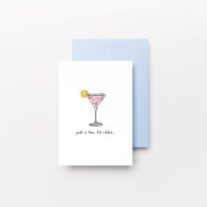 4,24 x 5" Cartão um pouco mais velho - Cosmo Martini Lover, coquetel, aniversário, azeitonas, vodca, para amigo, mãe, pai, irmã, amante de coquetéis