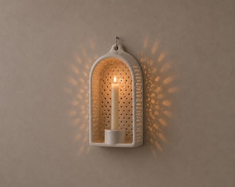 Bougeoir mural céramique, applique ajourée, déco murale à ombres, porte-bougie perforé fait main, cadeau maison