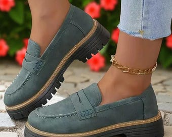 Mocasines cómodos y modernos para mujer: zapatos gruesos, resistentes y sin cordones para el trabajo, viajes con estilo y uso diario. Colores clásicos y tallas variadas.