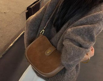 Women's Luxury Cowhide Leather Crossbody Bag with buckle and zip fastener, Women's Classic Leather Handbag, Fashion Leather Handbag