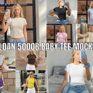Może przedstawiać: Mockup prezentujący koszulki dziecięce Gildan 5000B w różnych kolorach, takich jak czarny, biały, niebieski, różowy i brązowy. Obraz przedstawia kilka kobiet noszących koszulki w różnych środowiskach, z tekstem "GILDAN 5000B BABY TEE MOCKUP" na dole.