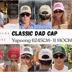 Puede incluir: Una colección de gorras clásicas de estilo "dad cap" en varios colores, incluyendo negro, beige, rosa, rojo, blanco y verde. Cada gorra presenta el texto "MOCKS BYROSE" en la parte delantera y "Mondsky Rose" en la parte trasera. Las gorras son de material suave y tienen una correa ajustable.