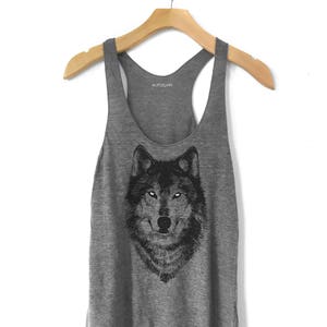 Débardeur Grey Wolf, T-shirt loup femme, cadeaux pour ados, vêtements boho chic, cadeaux loup, chemise animal nature, vêtements de yoga boho image 1