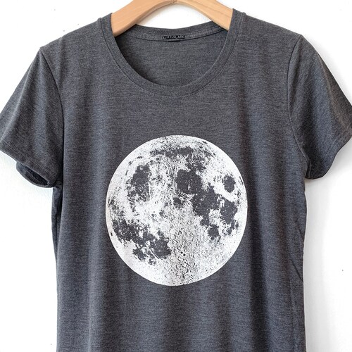 Celestial Full Moon T-Shirt Galaxy Outer Space Tshirt Moon Shirt for Women Unique Moon Graphic Tee Kleding Dameskleding Tops & T-shirts T-shirts Boho Clothing Gift for Her 