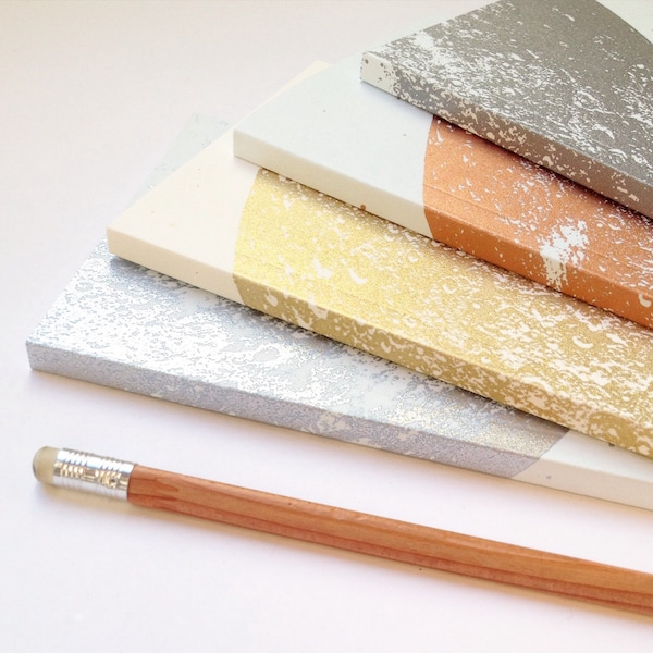 Metallic Moon Journal: Handbedrucktes Pocket Notizbuch