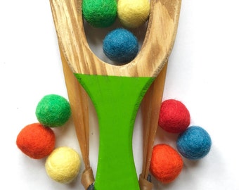 Holz Schleuder, Holzschleuder Regenbogen Wollfilz Pom-Poms Patrone, Katapult Klassisches Holzspielzeug, unisex Spielzeug, tolles Geschenk