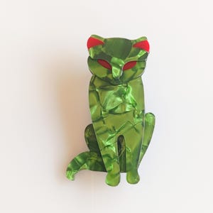 Broche de gato verde jaspeado: broche de acrílico retro con forma de animal