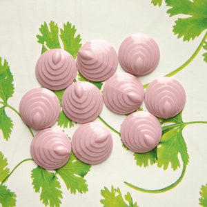 Vintage Cabochons, Lilach Cabochon, Round Cabochon, Retro Cabochons, Flat Back Cabs, Plastic Cabochon, Round Cabochon Carved, 27 mm, 10