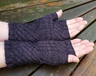 Guanti senza dita - Scaldamani - Scaldapolsi. 100% lana merino tinta a mano, viola/nero (melanzana)