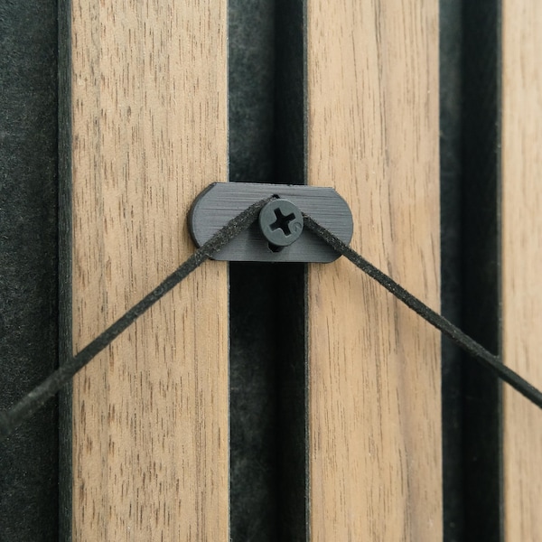 Gancho ajustable para cuadros acústicos. Colgador de listones para paredes de madera y decoración de estudio.