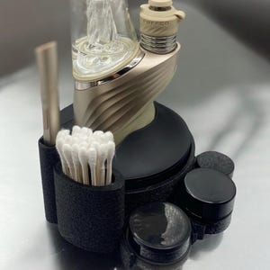 Base para carregador sem fio Puffco Peak Pro (carregador sem fio não incluído).