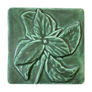 Azulejo artístico con flores de trillium