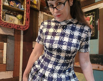 Adorable 60s 1960s silk houndstooth print mod mini dress blue and white